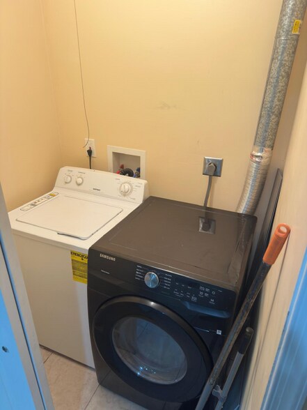 Building Photo - 1108 Gondar Ave