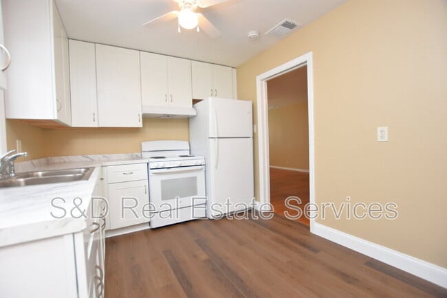 Building Photo - 738 E Valencia St
