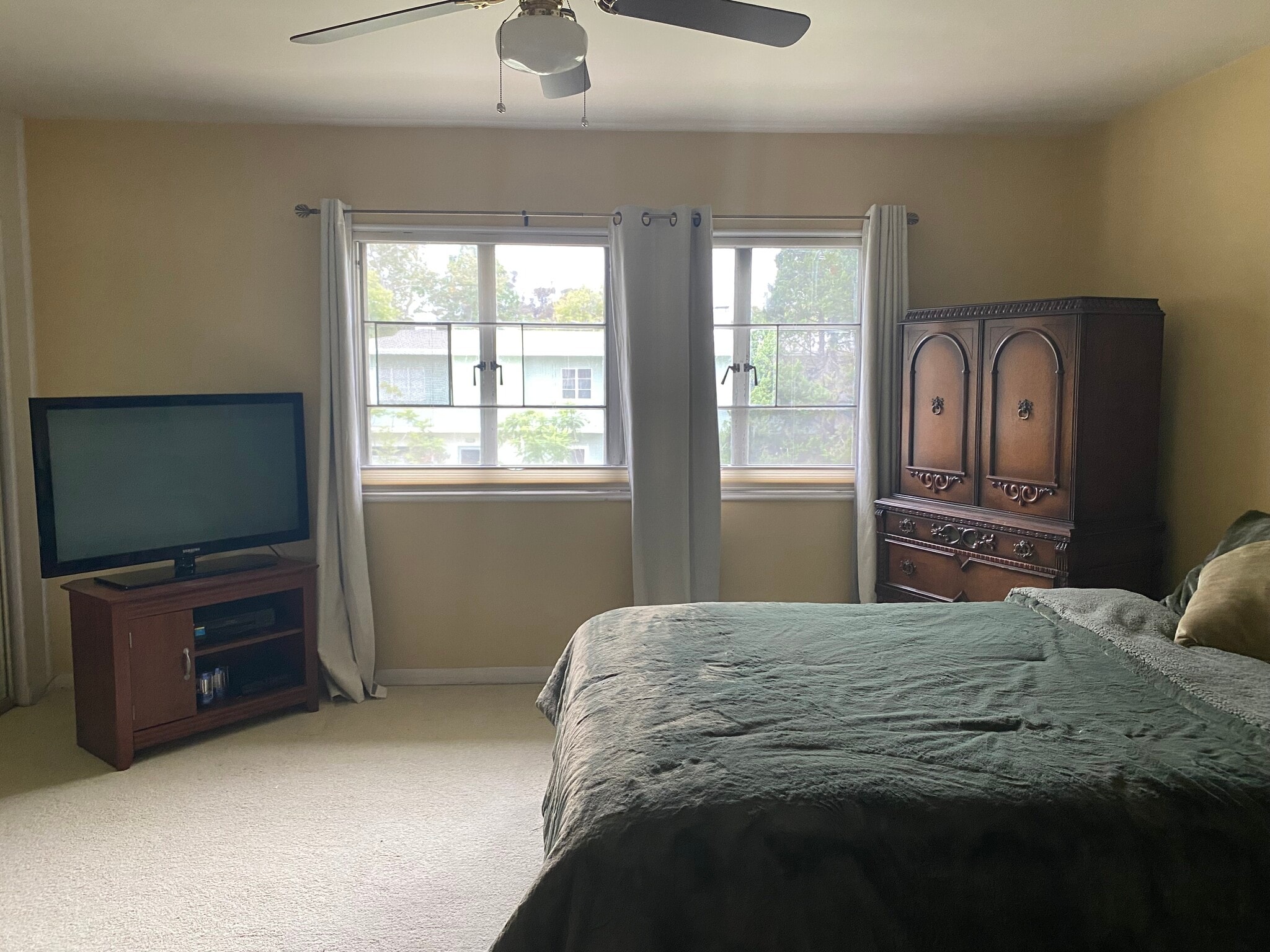 Bedroom - 5458 1/2 Village Grn