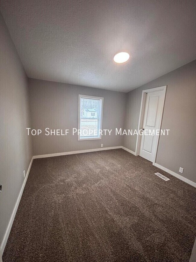 Building Photo - 510 S 4th St