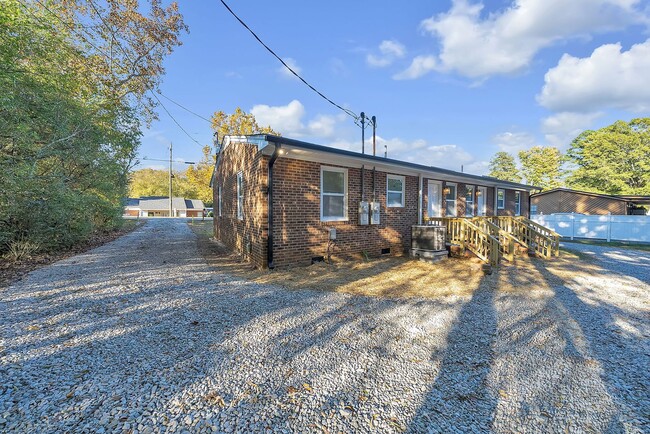 Building Photo - 510 E Branch St