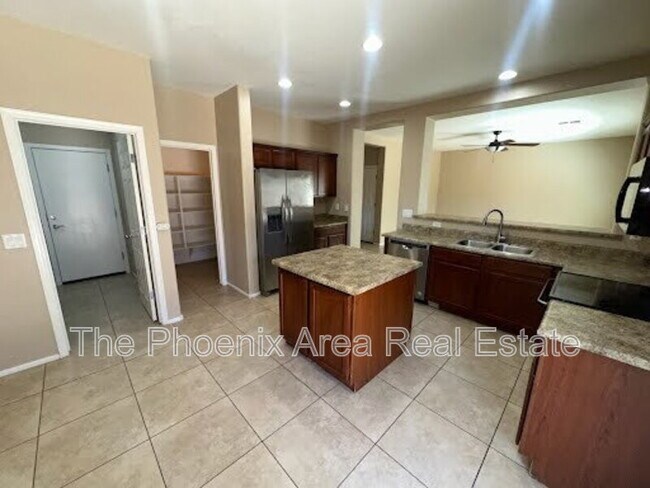 Building Photo - 44415 W Knauss Dr