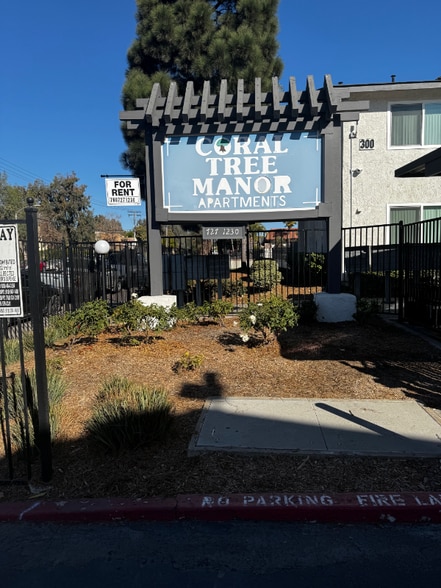 Building Photo - 320 Smilax Rd