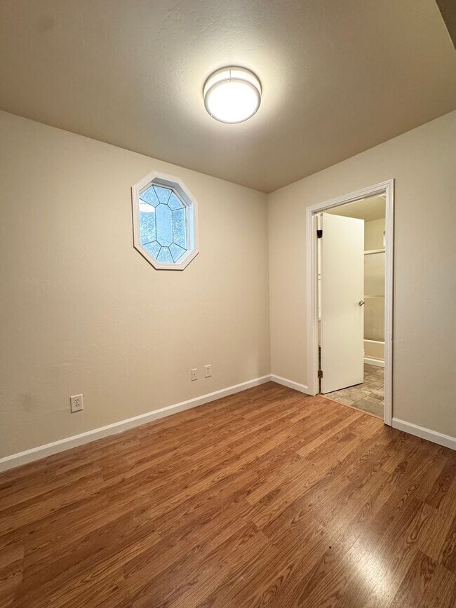 Building Photo - Spacious Country Home w/ HUGE SHOP!