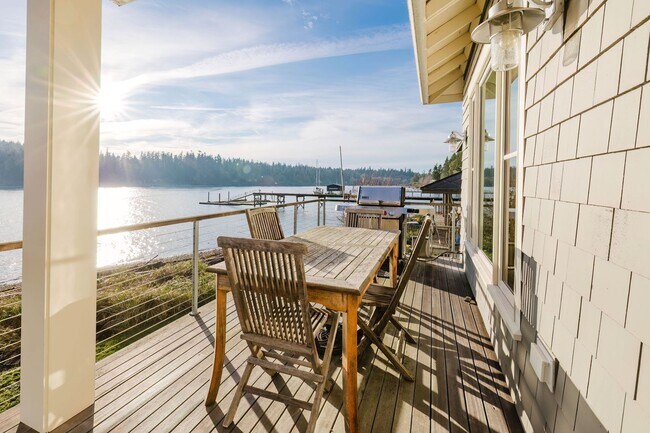 Building Photo - Impeccable Low Bank Bainbridge Waterfront Home with Private Dock