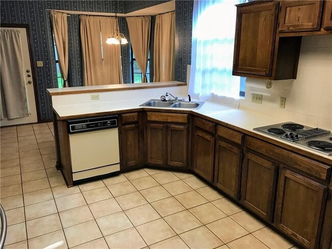 Building Photo - 6104 John Chisum Ln