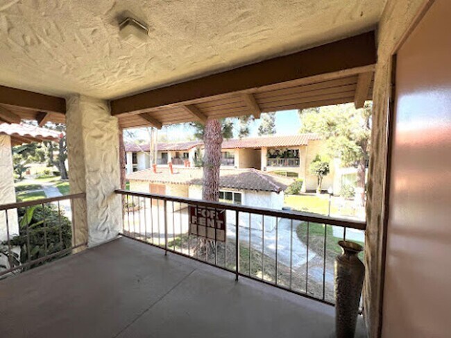 Building Photo - Desirable Mission Plaza Updated 1 Bedroom ...