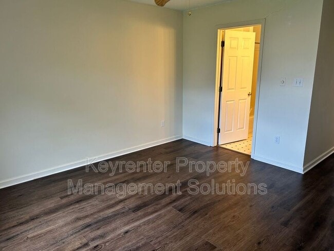 Building Photo - 2055 Hampton Dr
