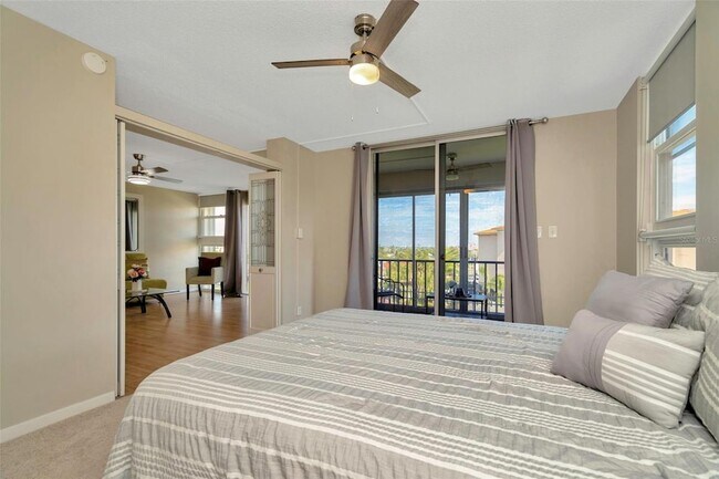 Building Photo - 7400 Sun Island Dr S