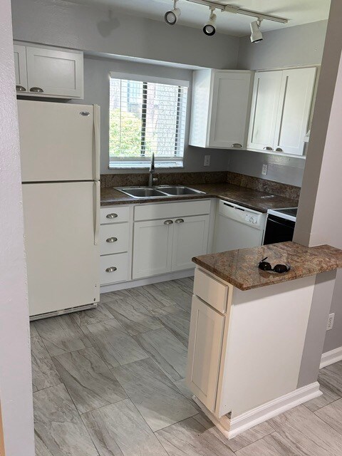 Building Photo - 105 Springwood Cir