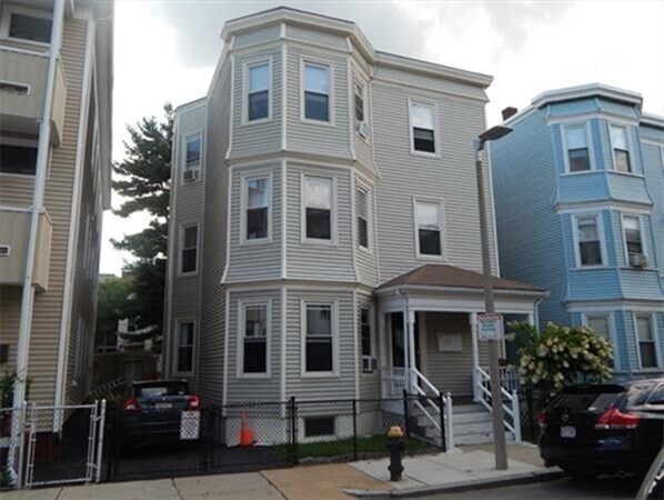 Primary Photo - 11 Bellflower St