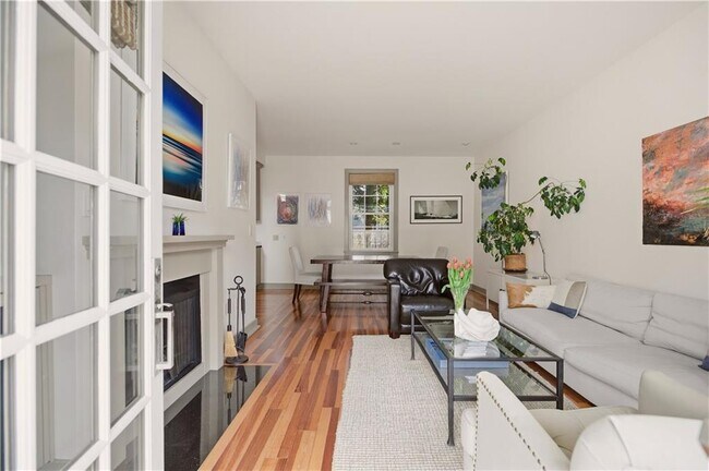 Building Photo - 364 Bellevue Ave