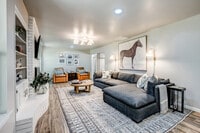 Building Photo - 11 N Pecan Dr