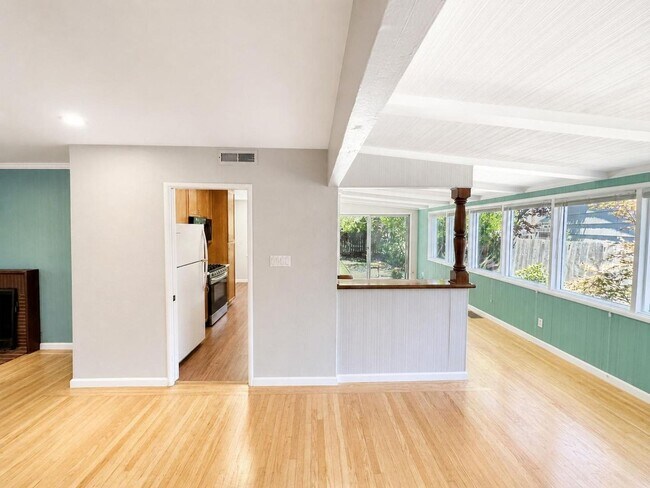 Building Photo - Bright & Spacious 3-Bedroom Home with Expansive Yard in Sacramento