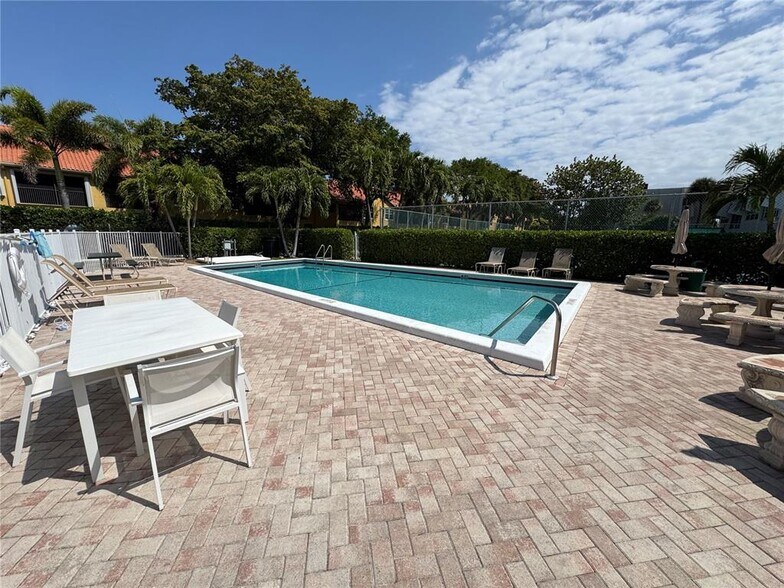 Primary Photo - 5555 N Ocean Blvd