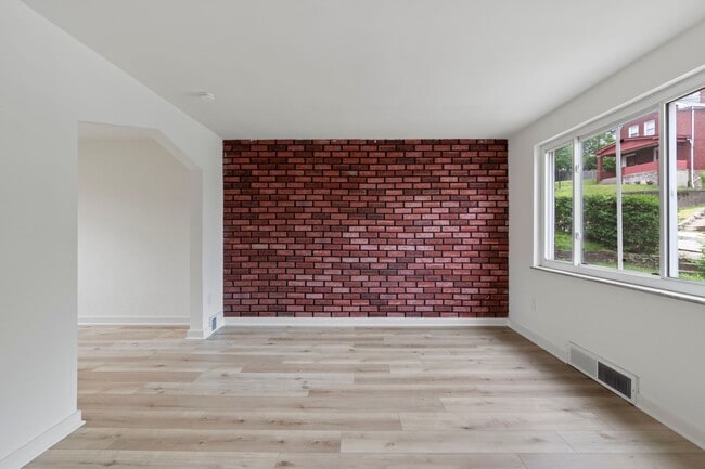 Building Photo - READY FOR MOVE IN! Fully RENOVATED 2-bedroom in Carrick!