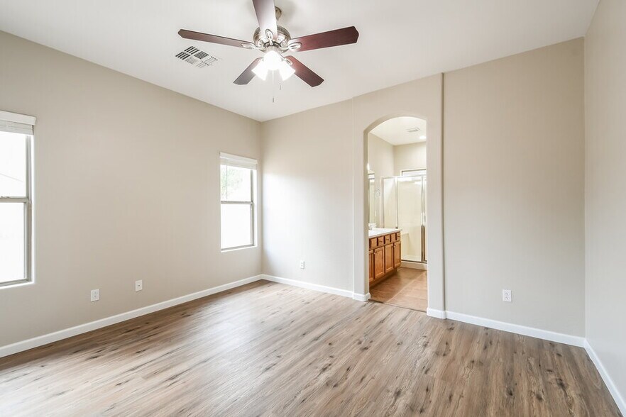 Building Photo - 41915 N 46th Dr