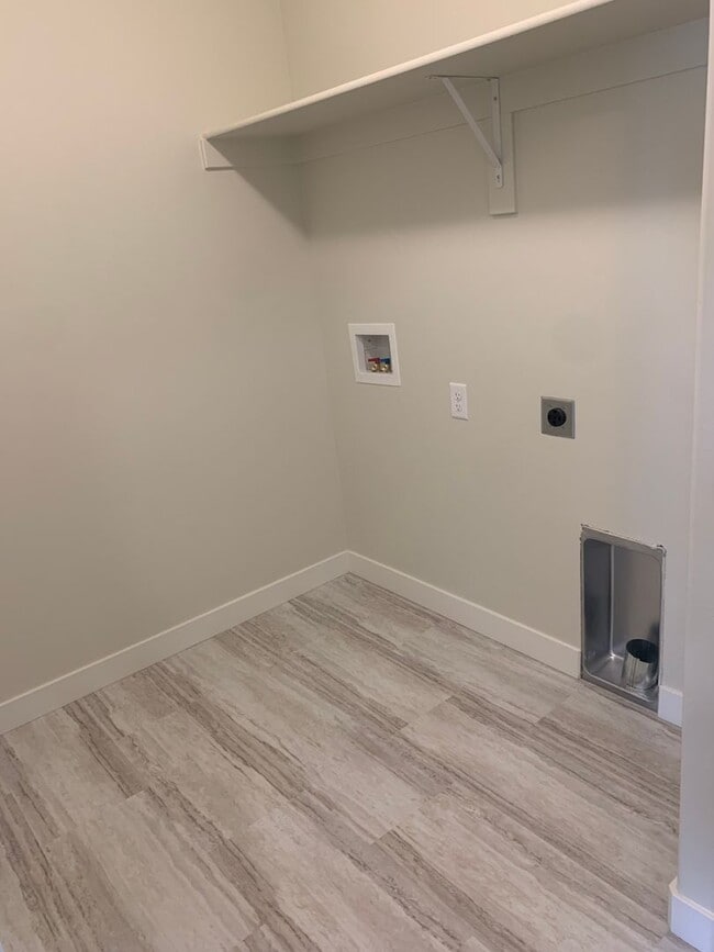 Building Photo - 6 Brand New Townhomes