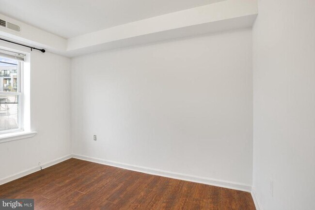 Building Photo - 240 W Girard Ave