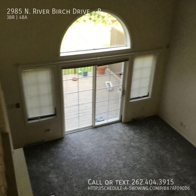 Building Photo - Huge condo with 2 car garage!