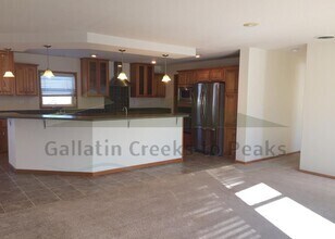 Building Photo - 4 Bedroom 2 Bathroom Rabel Lane Home