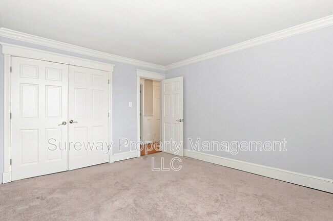 Building Photo - 342 Quaker Rd