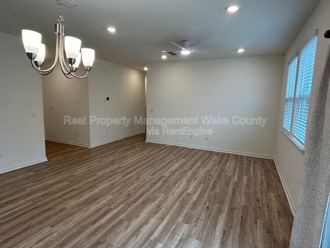 Building Photo - 403 St Clair Dr