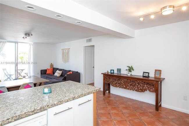 Building Photo - 1801 S Treasure Dr