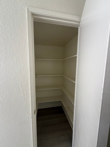 Building Photo - 43711 Challenger Way