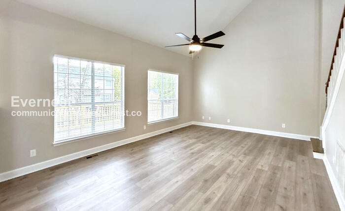 Building Photo - 1112 Clairmonte Dr