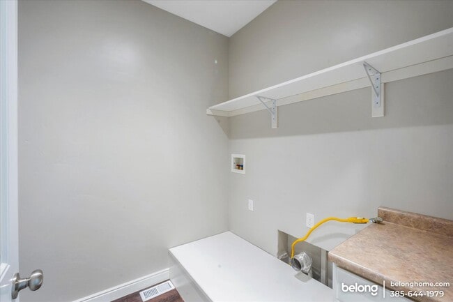 Building Photo - 3091 Sandpiper Rd