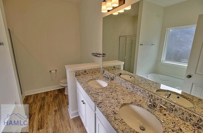 Building Photo - 805 Meloney Dr