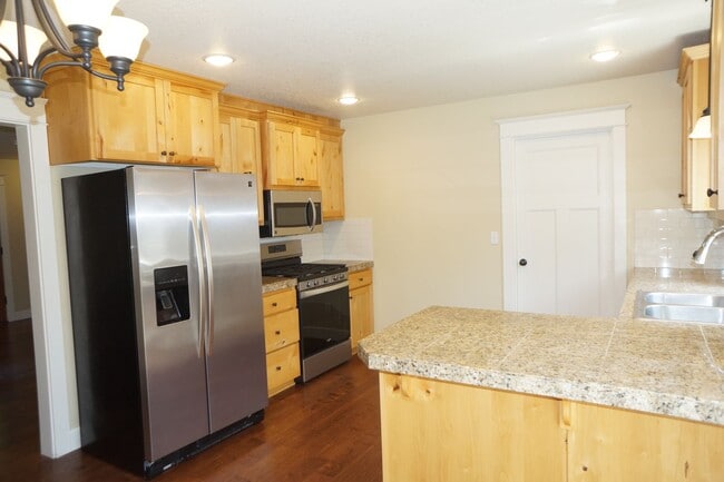 Building Photo - NE Piedmont 3-bedroom Beauty!