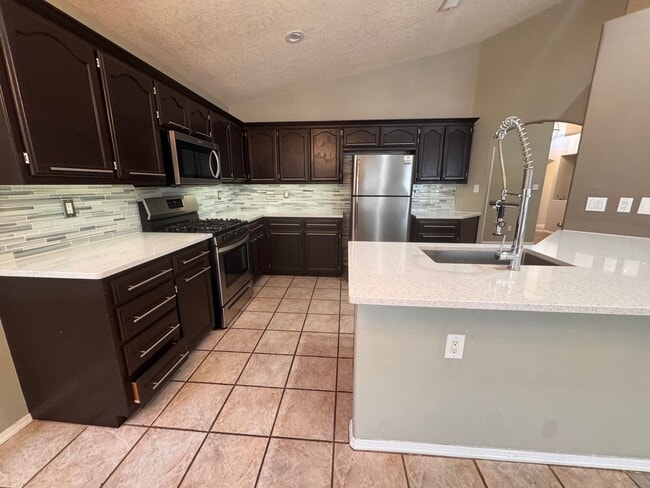 Building Photo - 9701 Tapatio Dr NW