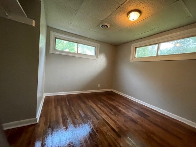 Building Photo - 1913 W Ewing Ave