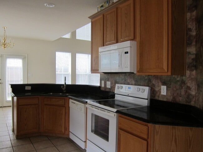 Building Photo - Townhome For Lease in Plano