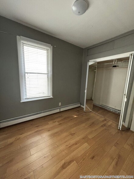 Building Photo - 346 Chelsea St