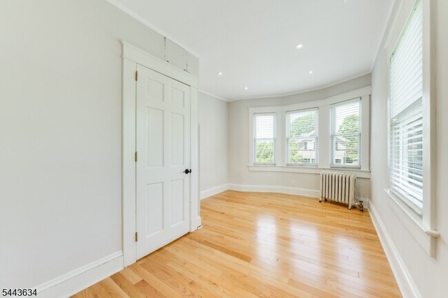 Building Photo - 28 N Hillside Ave