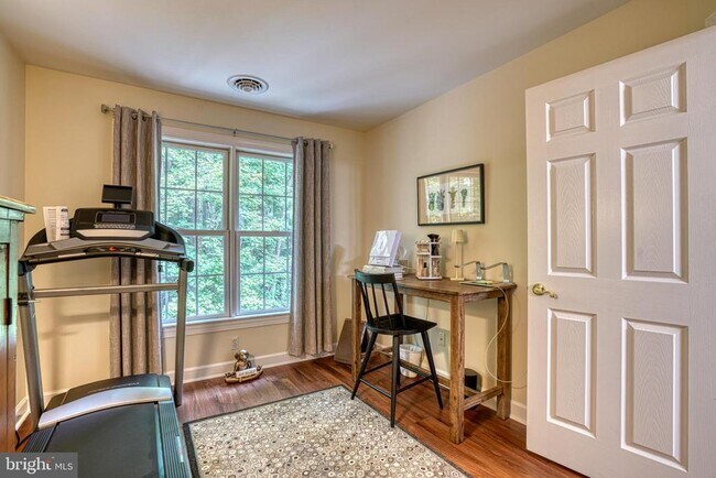 Building Photo - 28463 Pinehurst Cir