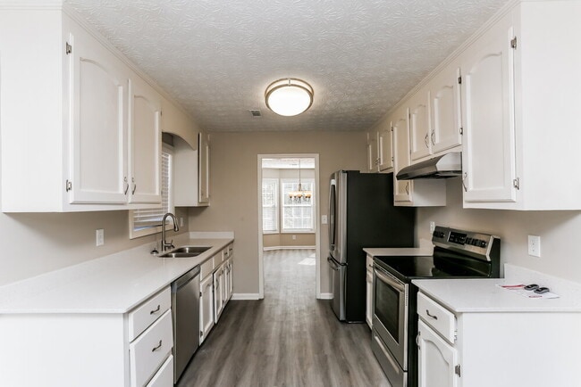 Building Photo - 816 Ruswood Rd