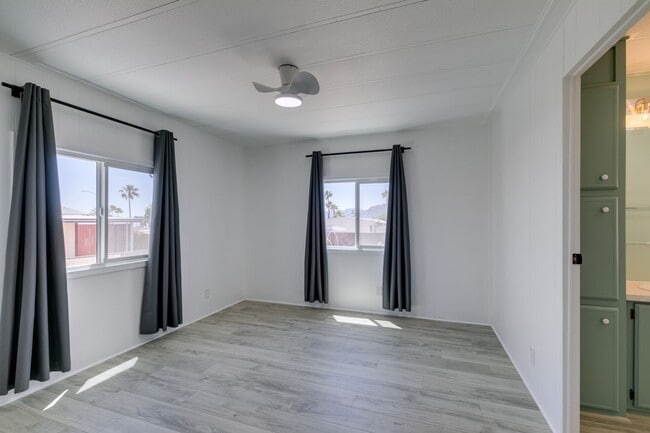 Building Photo - Beautifully Remodeled Boulder City Home with Spacious Backyard Retreat