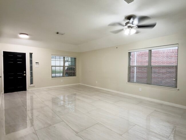 Building Photo - 2243 Rocky Hollow Ln