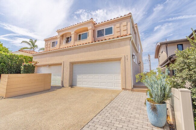 Primary Photo - Beautiful 3Bed/2.5Bath Oceanview Home in C...