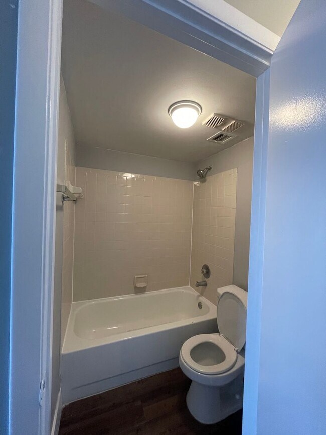 Building Photo - ONE BEDROOM ONE BATHROOM! WATERFRONT COMMU...