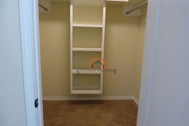 Building Photo - Spacious- 2 bedroom 2.5 bath 1 car garage apartment