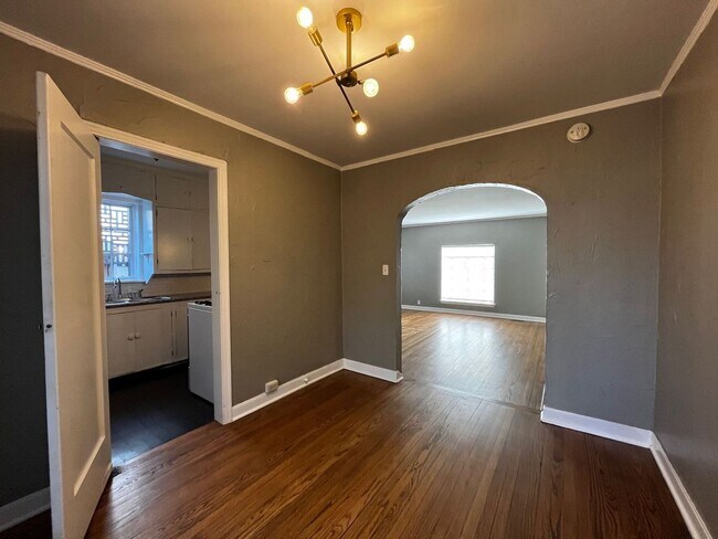 Building Photo - Historic Duplex near Plaza district!