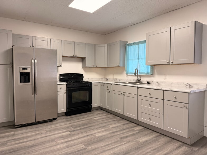 Building Photo - 211 5th St