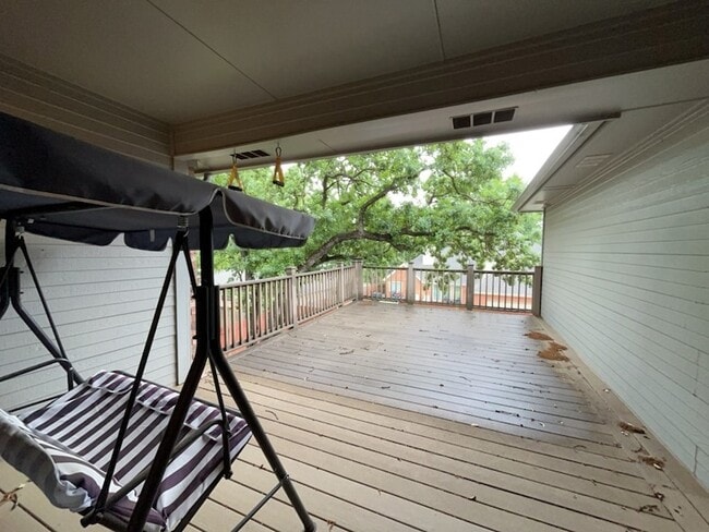 Building Photo - 3909 Meadow Dr