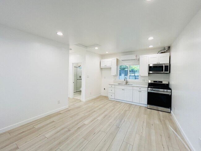 Building Photo - 7358 Balcom Ave