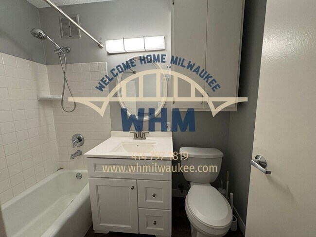 Building Photo - 929 N Astor St